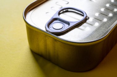 Sardalya konservesinin ayrıntıları