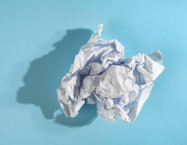 buruşuk bir yaprak kağıda