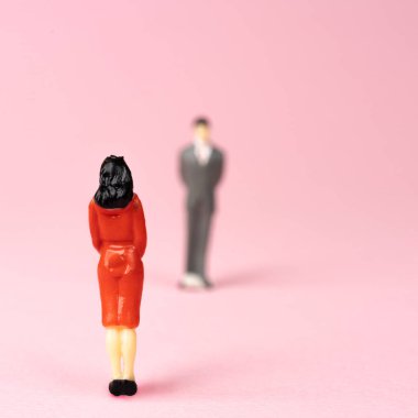 Bir çift heykel buluşması.