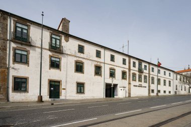 Porto, Portekiz. Mart 2022, Cumhuriyet Ulusal Muhafız Teşkilatı İl Komutanlığı 'nın merkez binasının dış görünüşü.