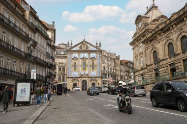 Porto, Portekiz. Mart 2022 Santo Antonio dos Congregados Kilisesi şehir merkezinde.