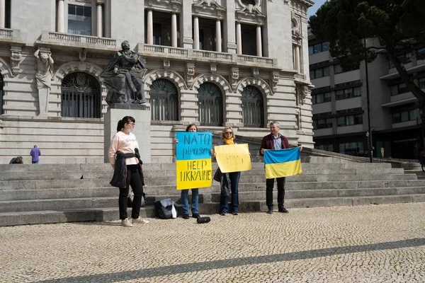Porto Portugal Março 2022 Grupo Ucranianos Manifestando Apoio Ucrânia Frente — Fotografia de Stock