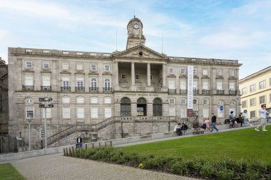 Porto, Portekiz. Mart 2022 Borsa binasının şehir merkezindeki dış görünümü