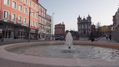 Porto, Portekiz. Mart 2022 'de Sant' Ildefonso Kilisesi şehir merkezinde görüldü.