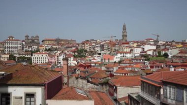 Porto, Portekiz. Mart 2022 şehir merkezinin panoramik görüntüsü