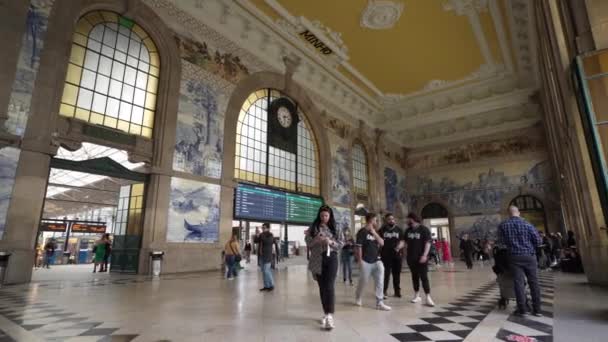 포르투 포르투갈 2022 중심부에 기차역에서 페인트칠 로장식된 — 비디오