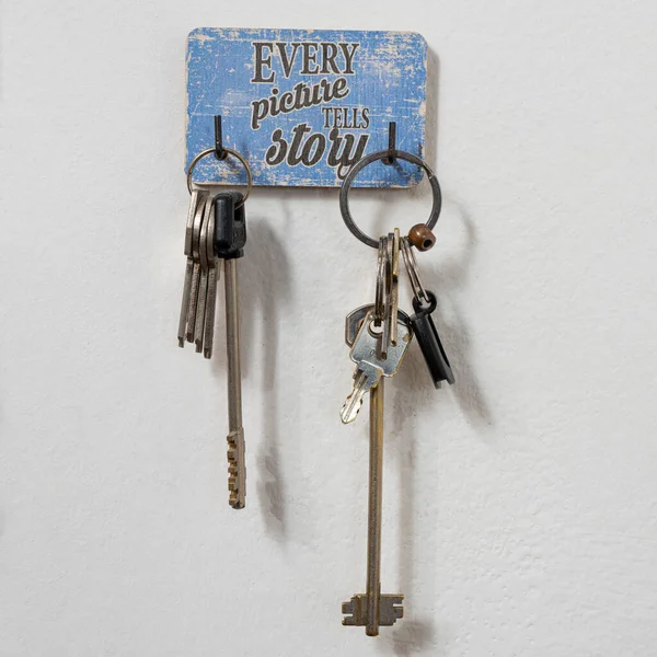 Words Every Picture Tells Story Key Ring Hanging Wall — 스톡 사진