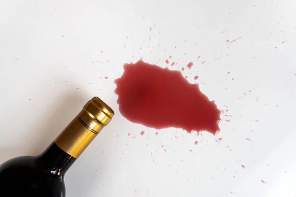 Bottle Red Wine Splash Wine White Surface — Photo