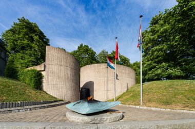 Lüksemburg şehri, Mayıs 2022 Petrusse parklarının şehir merkezindeki panoramik manzarası.