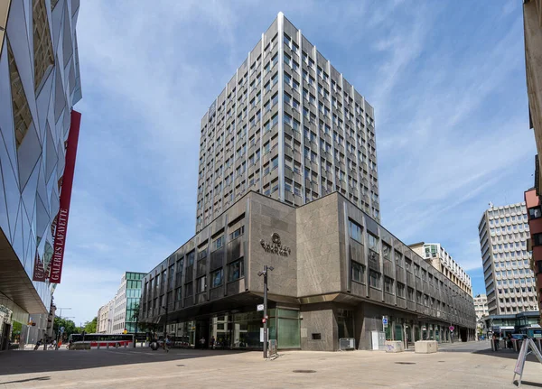 Lüksemburg Şehri, Mayıs 2022. Şehir merkezindeki Quintet Özel Bankası 'nın gökdelen tasarımcısı.