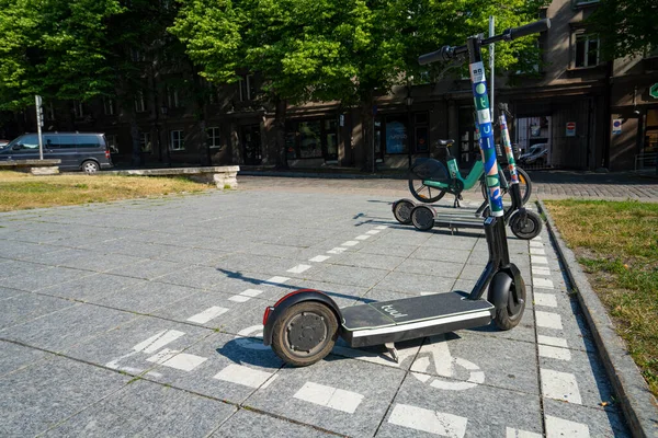 Tallinn Estland Juli 2022 Elektrische Scooters Huur Een Parkeerplaats Het — Stockfoto