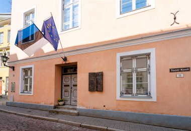 Tallinn, Estonya. Temmuz 2022 dış görünüş Tallinn Bale Okulu binası eski şehir merkezinde.