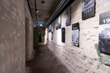 Tallinn, Estonya. Temmuz 2022. Şehir merkezindeki KGB Hapishane Hücresi Müzesi 'nin iç görüntüsü