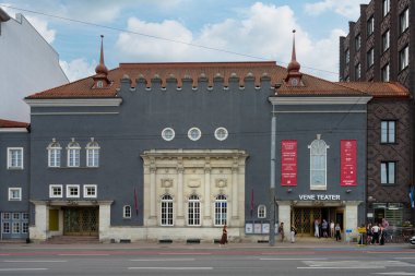 Tallinn, Estonya. Temmuz 2022. Şehir merkezindeki Vene Tiyatrosu 'nun dış görüntüsü 