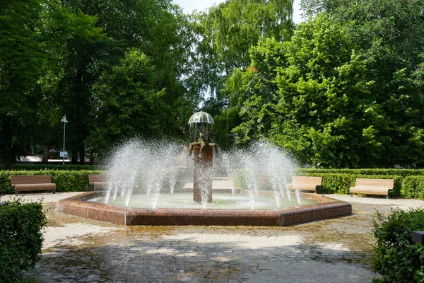 Tallinn Estonia July 2022 Statue Umbrella Fountain Kanuti Garden City — Zdjęcie stockowe