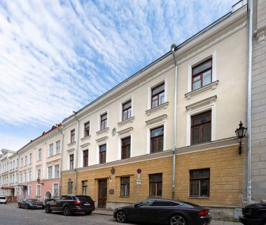 Tallinn, Estonya. Temmuz 2022 'de Tallinn Büyükşehir Başbakanlığı ve Moskova Patriklik Kilisesi' nin tüm Estonya Ortodoks Kilisesi Başbakanlık binasına ev sahipliği yaptı.