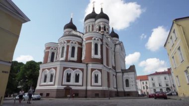 Tallinn, Estonya. Temmuz 2022. Şehir merkezindeki Aleksandr Nevskij katedralinin dış görüntüsü
