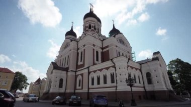 Tallinn, Estonya. Temmuz 2022. Şehir merkezindeki Aleksandr Nevskij katedralinin dış görüntüsü