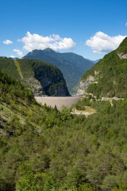 The Vajont disaster occurred on 9 October 1963, when a landslide broke off from Mount Toc and fell into the basin causing a wave that went over the dam and destroyed the town of Longarone, causing 2000 victims.