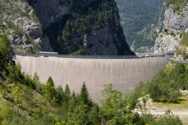 The Vajont disaster occurred on 9 October 1963, when a landslide broke off from Mount Toc and fell into the basin causing a wave that went over the dam and destroyed the town of Longarone, causing 2000 victims.