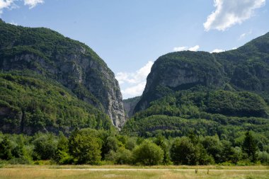 The Vajont disaster occurred on 9 October 1963, when a landslide broke off from Mount Toc and fell into the basin causing a wave that went over the dam and destroyed the town of Longarone, causing 2000 victims.