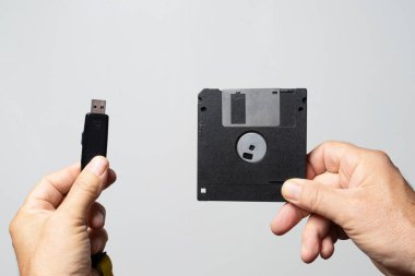 the comparison between an old floppy disk and a USB key for data storage
