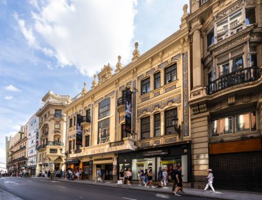 Madrid, İspanya, Eylül 2022. Şehir merkezindeki Reina Victoria Tiyatrosu 'nun dış görüntüsü