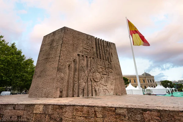 マドリード スペイン 2022年9月市内中心部のクリストバル コロン広場でのアメリカの発見の記念碑の眺め — ストック写真