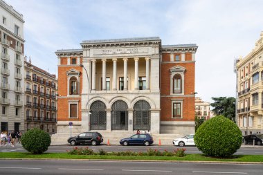 Madrid, İspanya, Eylül 2022. Şehir merkezindeki Cason del Buen retido sarayının dış görünüşü.