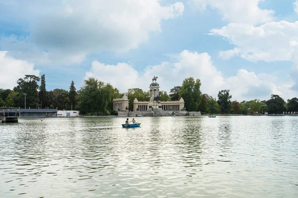 Madrid Španělsko Září 2022 Jezero Parku Buen Retiro Centru Města — Stock fotografie