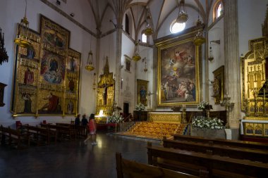 Madrid, İspanya, Eylül 2022 Eugenio d 'Ors Rovira Anıtı şehir merkezinde.