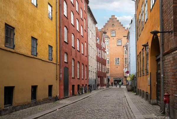 デンマークのコペンハーゲン 2022年10月 市内中心部の通りに面した典型的な家のファサードの眺め — ストック写真