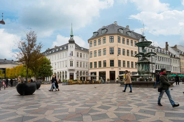 丹麦哥本哈根 2022年10月市中心Amagertorv广场的鹤之泉 — 图库照片