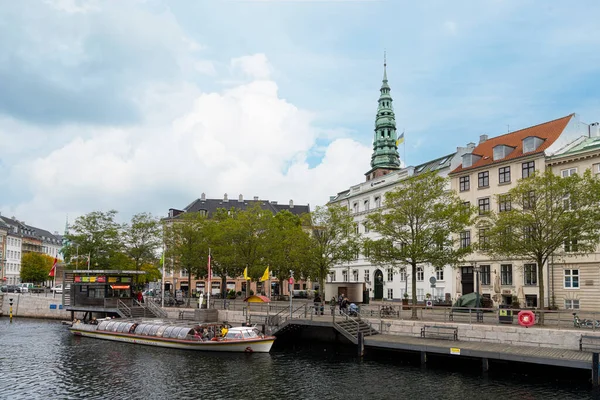 デンマークのコペンハーゲン 2022年10月市内中心部にあるフレデリックホルム カナルの観光船 — ストック写真