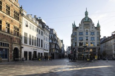 Kopenhag, Danimarka. Ekim 2022. Şehir merkezindeki Amagertorv meydanının panoramik görüntüsü