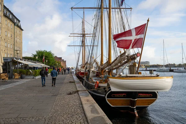 Kopenhaga Dania Październik 2022 Stary Drewniany Statek Zacumowany Nabrzeżu Centrum — Zdjęcie stockowe