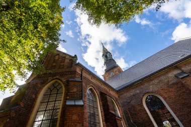 Kopenhag, Danimarka. Ekim 2022. Şehir merkezindeki Sankt Petri Kilisesi 'nin dış görünüşü