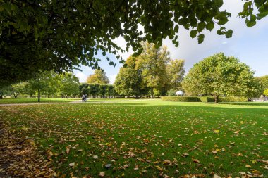 Kopenhag, Danimarka. Ekim 2022. King 'in şehir merkezindeki bahçesinin panoramik görüntüsü