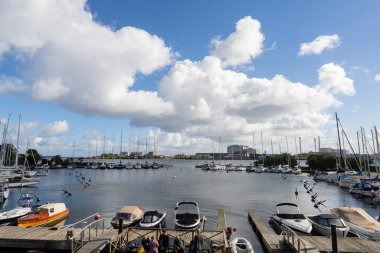 Kopenhag, Danimarka. Ekim 2022 Langelinie Marina manzarası, şehir merkezine yakın küçük bir marina.