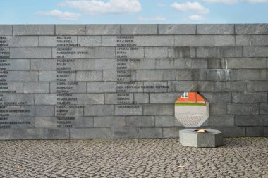Kopenhag, Danimarka. Ekim 2022. 1948 'den sonra Danimarka Anıtı' nın şehir merkezindeki Kastellet Kalesi 'ndeki uluslararası faaliyetlerinin görüntüsü