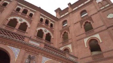 Madrid, İspanya, Eylül 2022. Şehir merkezindeki Plaza de Toros Las Ventas 'ın dış görüntüsü