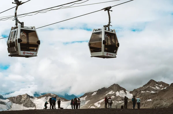 Russia Mount Elbrus 2021 Cable Car Mount Elbrus Group Tourists — Stock Photo, Image
