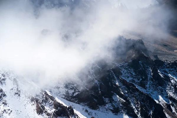 Snowy bergen en gletsjer, bovenaanzicht. — Stockfoto