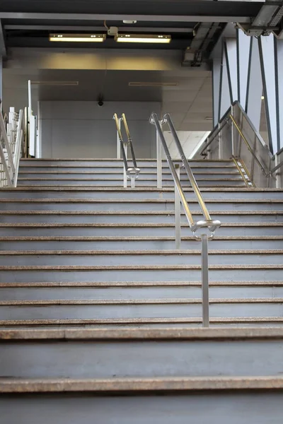 Corrimão Metálico Escada Alta Construção Corrimão Aço Inoxidável Para Proteção — Fotografia de Stock