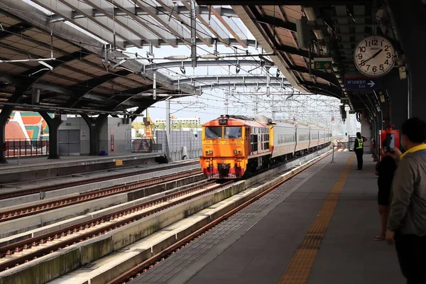 방콕의 새로운 기차역에서 운송을 기관차 — 스톡 사진