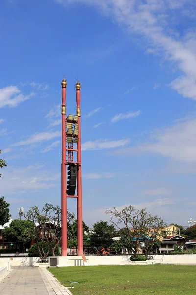 Głośnik Elektryczna Wieża Świetlna Nadawania Wzdłuż Linii Wieża Nadawcza Głośnikowa — Zdjęcie stockowe