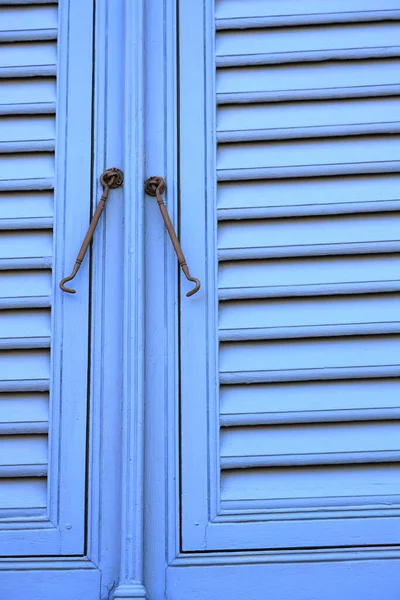 Vintage Window Latches Metal Shutter Hook Window Hook Mounted Blue — Stock Photo, Image
