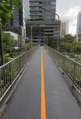 Yaya yolu, koridor ya da bina arasında koridor.