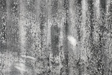 Gri cilalı beton Grunge desenli duvar, kabataslak duvar dokusu arka plan, hasarlı yosunlu duvar yüzeyi.