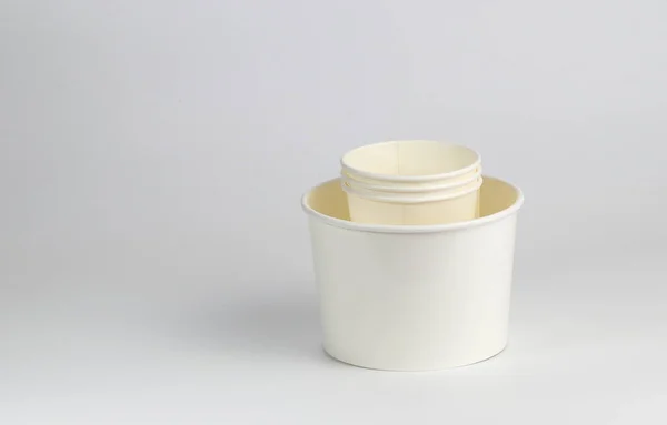 Білий Порожній Порожній Одноразовий Папір Або Картонний Посуд Різного Розміру — стокове фото